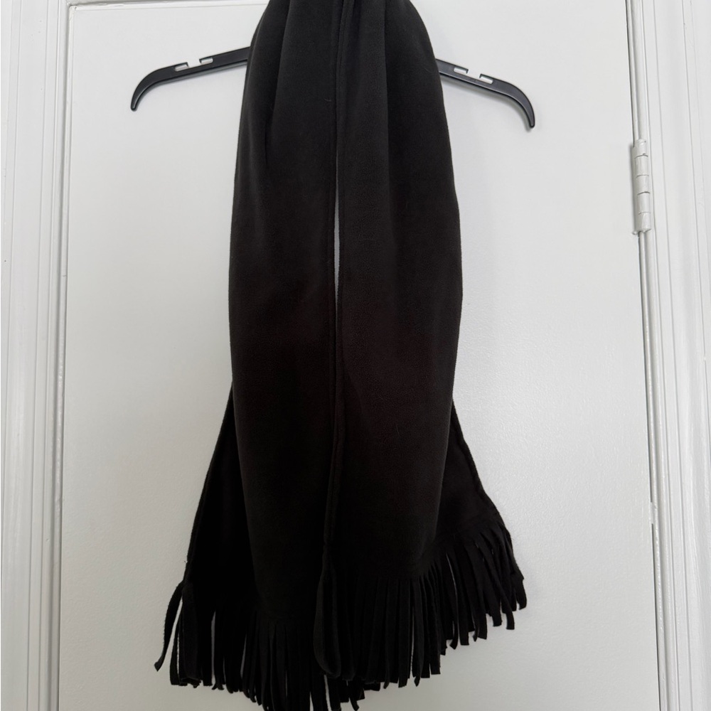 Classic Fleece Black Fringe Scarf